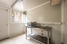 Te renoveren handelspand met woonst te koop in Kuurne