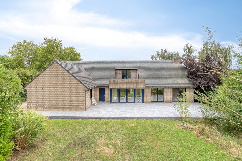 Ruime villa met 5 kamers te koop in Desselgem