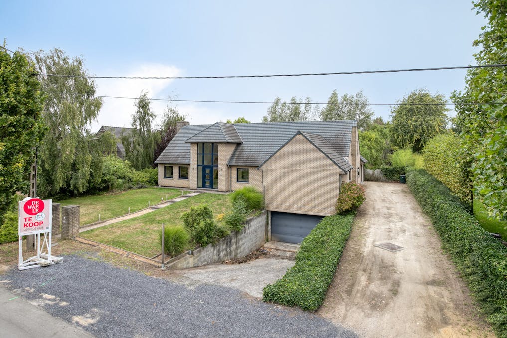 Ruime villa met 5 kamers te koop in Desselgem