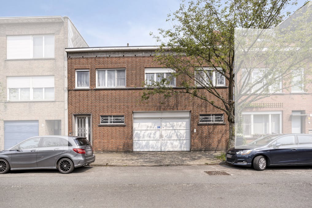 Opbrengsteigendom te koop in centrum Wilrijk 