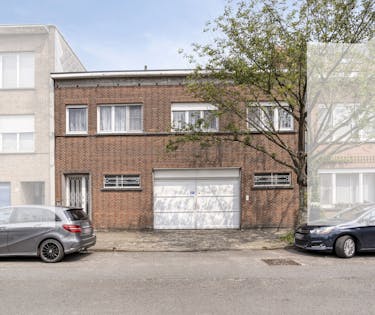 Opbrengsteigendom te koop in centrum Wilrijk