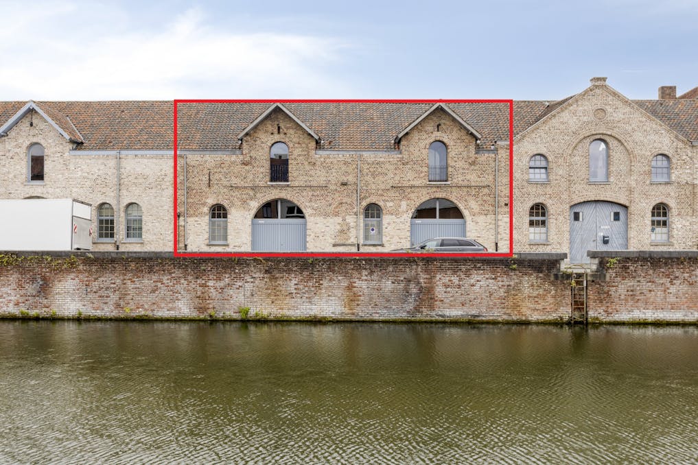 Uniek kantoor van ca. 330 m² te koop in Kortrijk