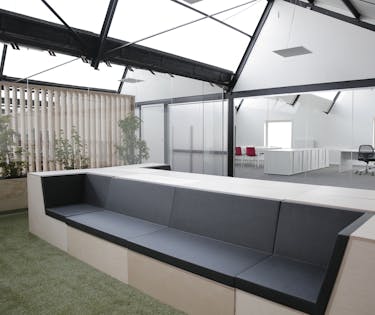 Kantoor van ca. 64m² met diensten in Intraxie te Rumbeke