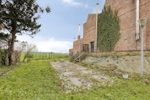 Polyvalente woning in Oudenburg met  grote parking