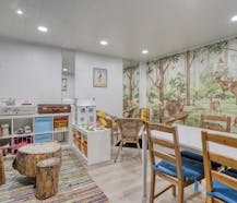 Handelspand met ruime woonst te koop in Ekeren