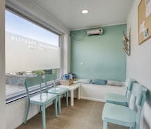 Handelspand met ruime woonst te koop in Ekeren