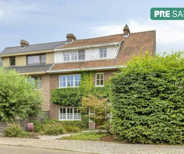 Voormalige doktersvilla in de Casterwijk. Presale op 7/8!
