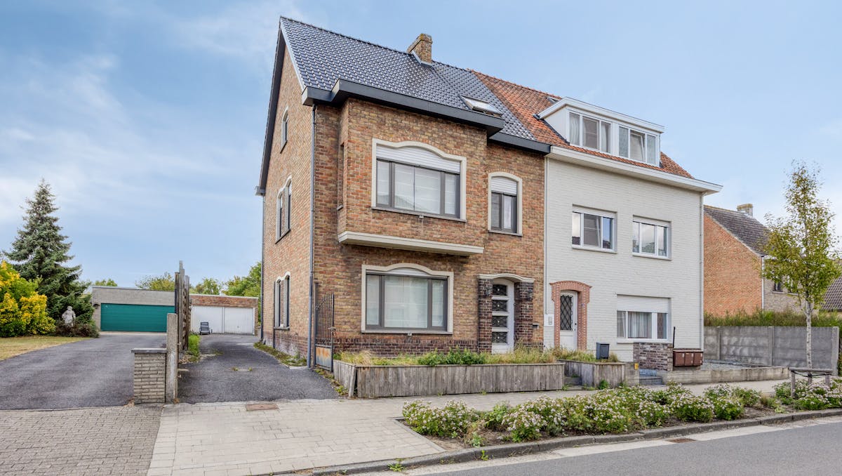 Ruim halfopen huis met 3 slaapkamers te koop in Eeklo