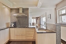 Woning met polyvalent bedrijfsgebouw in Avekapelle/Veurne