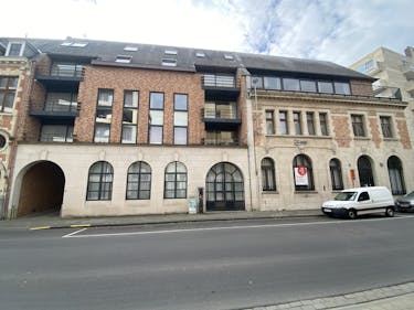 Kantoorcomplex inclusief 2 appartementen in centrum Roeselare