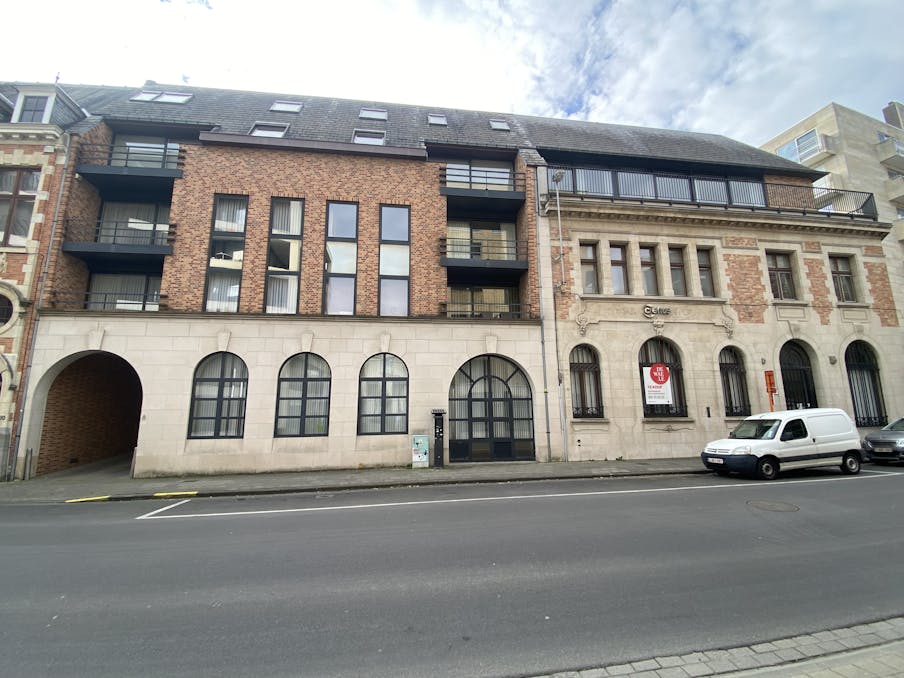 Kantoorcomplex inclusief 2 appartementen in centrum Roeselare