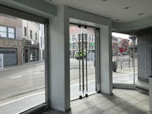 Bâtiment commercial d'environ 30 m² sur la route d'accès au centre de Roeselare