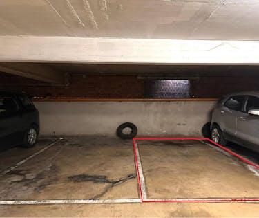 Ondergrondse autostaanplaats te koop in Merksem