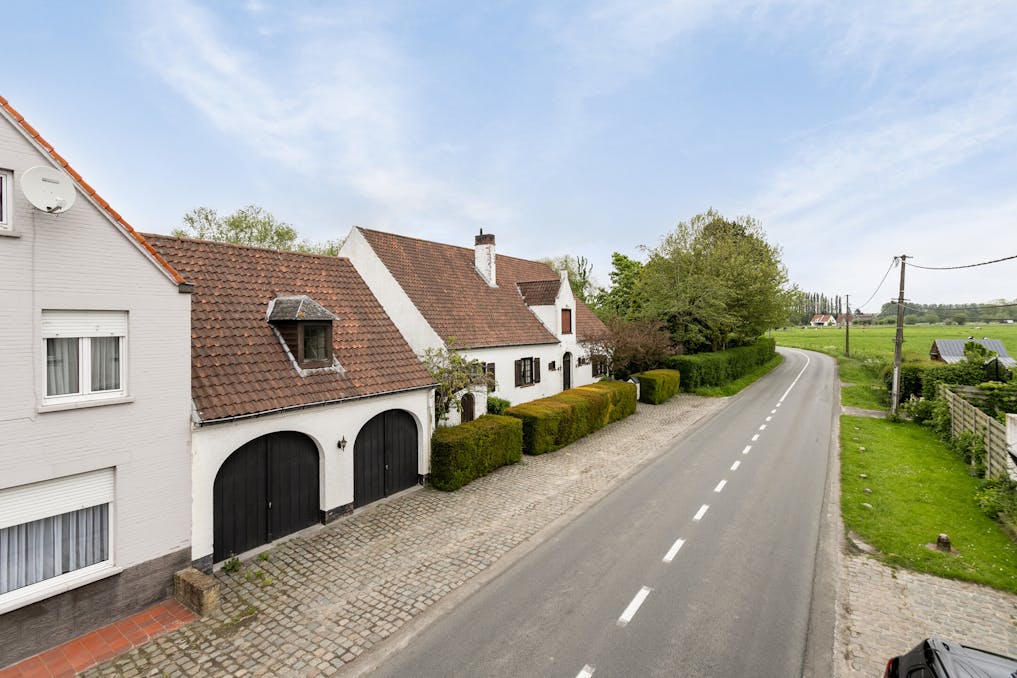 Vrijstaand huis langs de Oude Sluissedijk te Damme