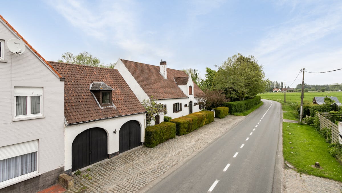 Vrijstaand huis langs de Oude Sluissedijk te Damme