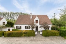 Vrijstaand huis langs de Oude Sluissedijk te Damme