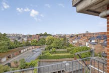 Immobilier d'investissement avec potentiel — Environ 200 m² Possibilité de meubler des appartements/studios + garages