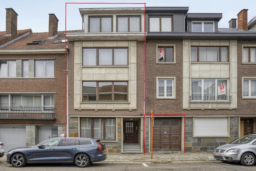 Immobilier d'investissement avec potentiel — Environ 200 m² Possibilité de meubler des appartements/studios + garages