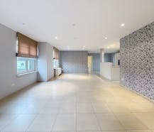 Ruim appartement met 4 slaapkamers te koop in Lembeke