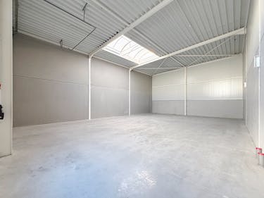 Nieuwbouw KMO-unit (216 m²) te huur in Evergem