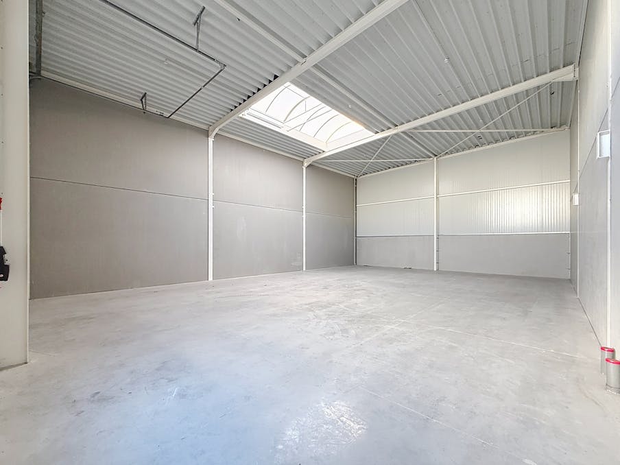 Nieuwbouw KMO-unit (216 m²) te huur in Evergem