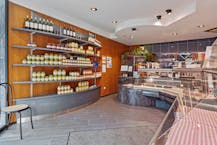 Winkel met woonst  te koop met atelier in Ruddervoorde