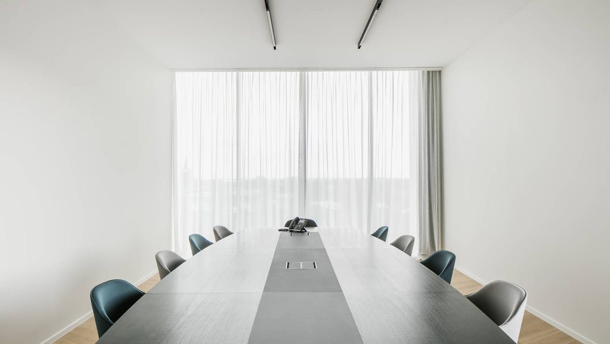 Instapklaar en bemeubeld kantoor te huur in Waregem