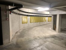 Auderghem : Lot de places de parking + caves