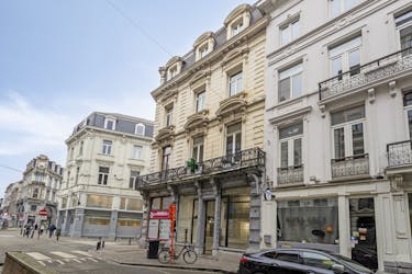 Karaktervol handelspand met woonst te koop in centrum Gent