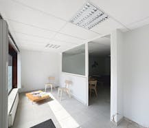 Te huur: praktijk- of kantoorruimte mét grote tuin in de Kapelstraat (Ursel) (85 m²)