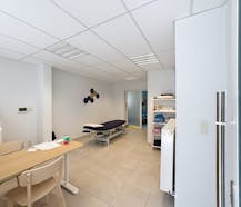 Te huur: praktijk- of kantoorruimte mét grote tuin in de Kapelstraat (Ursel) (85 m²)