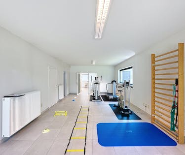 Te huur: kantoor-/ praktijkruimte in Ursel met tuin (85 m²)