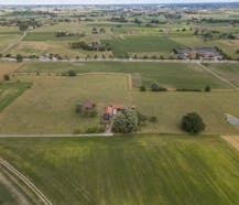 Te renoveren hoeve op ruim perceel van 6.710 m² te Wervik