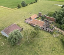 Te renoveren hoeve op ruim perceel van 6.710 m² te Wervik