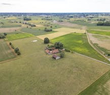 Te renoveren hoeve op ruim perceel van 6.710 m² te Wervik
