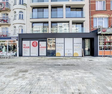 NB handelsruimte met ruime kelder op de Markt in De Panne.