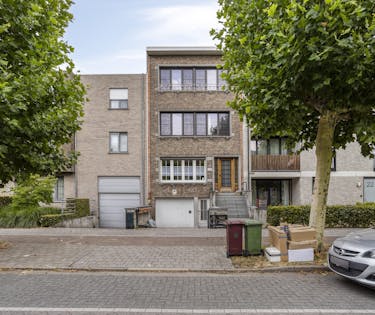 Opbrengsteigendom met 3 appartementen te koop in Schoten