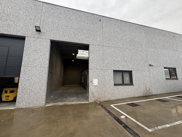 KMO-unit met kantoorruimte te huur in Sint-Eloois-Vijve