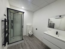 KMO-unit met kantoorruimte te huur in Sint-Eloois-Vijve