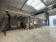 KMO-unit met kantoorruimte te huur in Sint-Eloois-Vijve