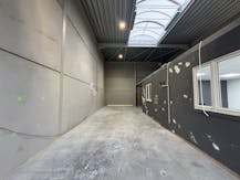 KMO-unit met kantoorruimte te huur in Sint-Eloois-Vijve