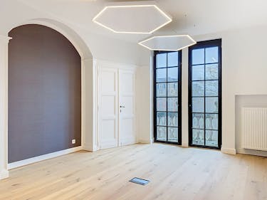 Schaarbeek - Karaktervol kantoorverdieping in herenhuis te huur