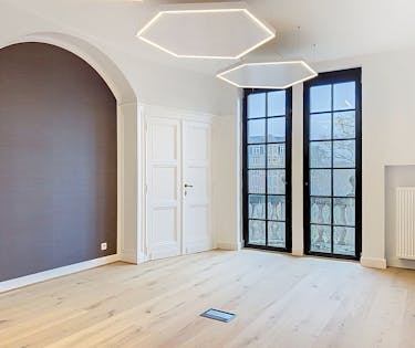 Schaarbeek - Karaktervol kantoorverdieping in herenhuis te huur