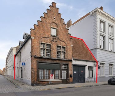 Hoekhuis te koop in centrum Brugge