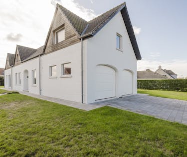 Luxueuze alleenstaande villa met zwembad te koop te Blankenberge