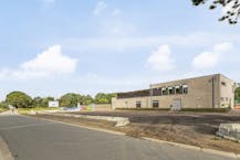 Tennisclub met horecazaak te koop in Oevel.