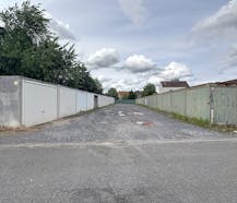 Opbrengsteigendom: garageboxen te koop in Sint-Eloois-Vijve