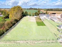 Mooi en zuidgericht stuk bouwgrond (558m²) voor halfopen bebouwing