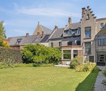 Karaktervol historisch pand in het centrum van Ardooie
