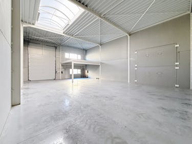 Nieuwbouw KMO-unit (253 m²) te huur in Evergem